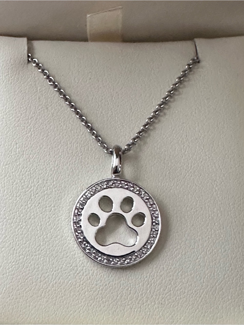 JARED Diamond Pawprint Necklace 1/10 ct tw Round Sterling Silver 925 EUC